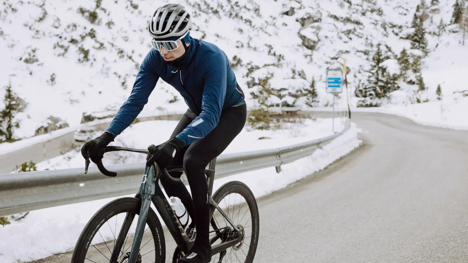 q36.5-men-winter-bib-tights-snow[1]