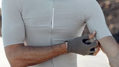 detail_1_image_gloves_pinstripe_summer_gloves_olive_green