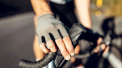detail_3_image_gloves_pinstripe_summer_gloves_olive_green